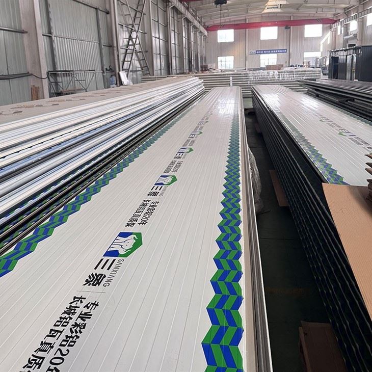 Insulated Steel Warehouse Panels Prefabricated Cold Storage Metal Building Wall & Roof factory